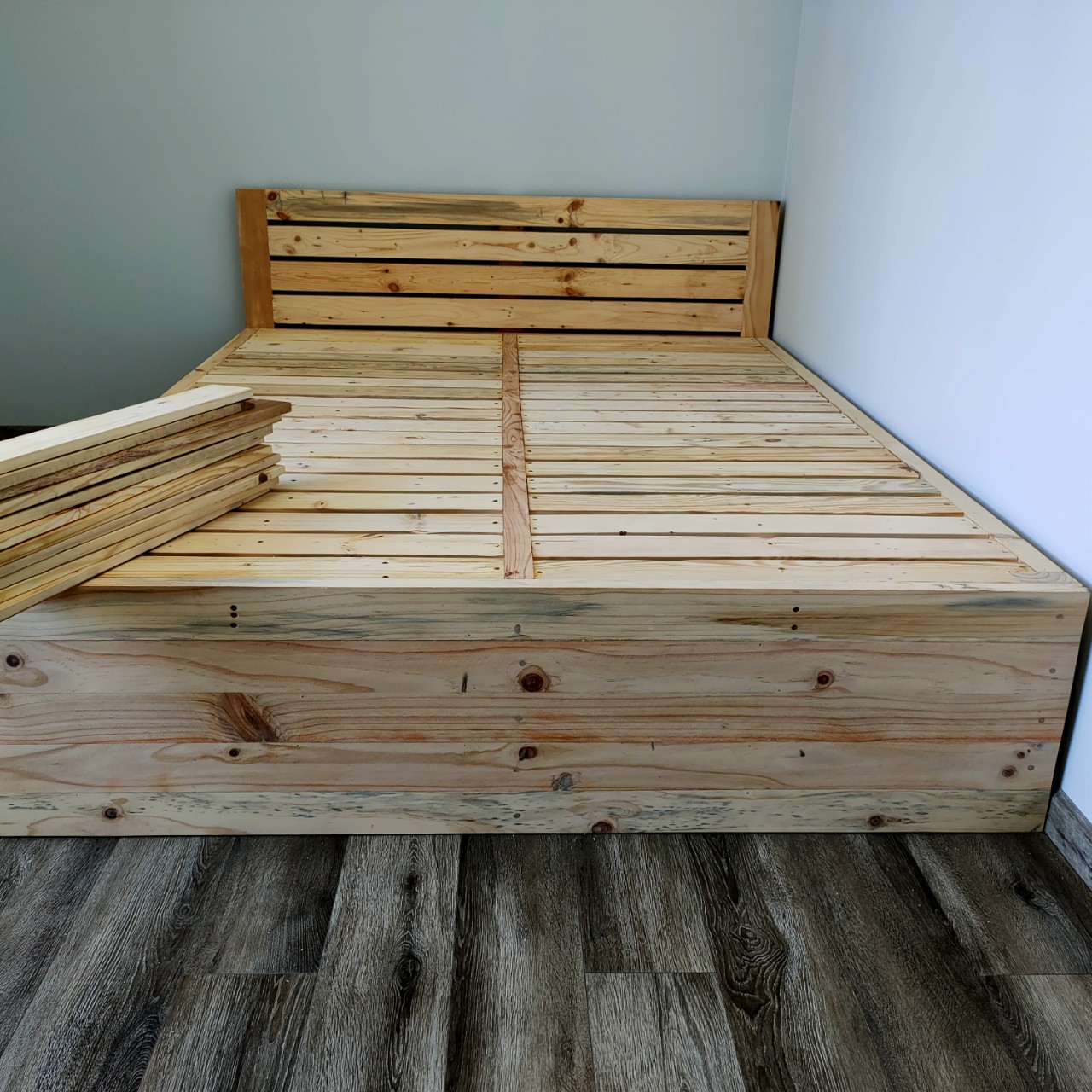 giường gỗ thông hộp 2 hộc giá rẻ tại nha trang ninh hòa