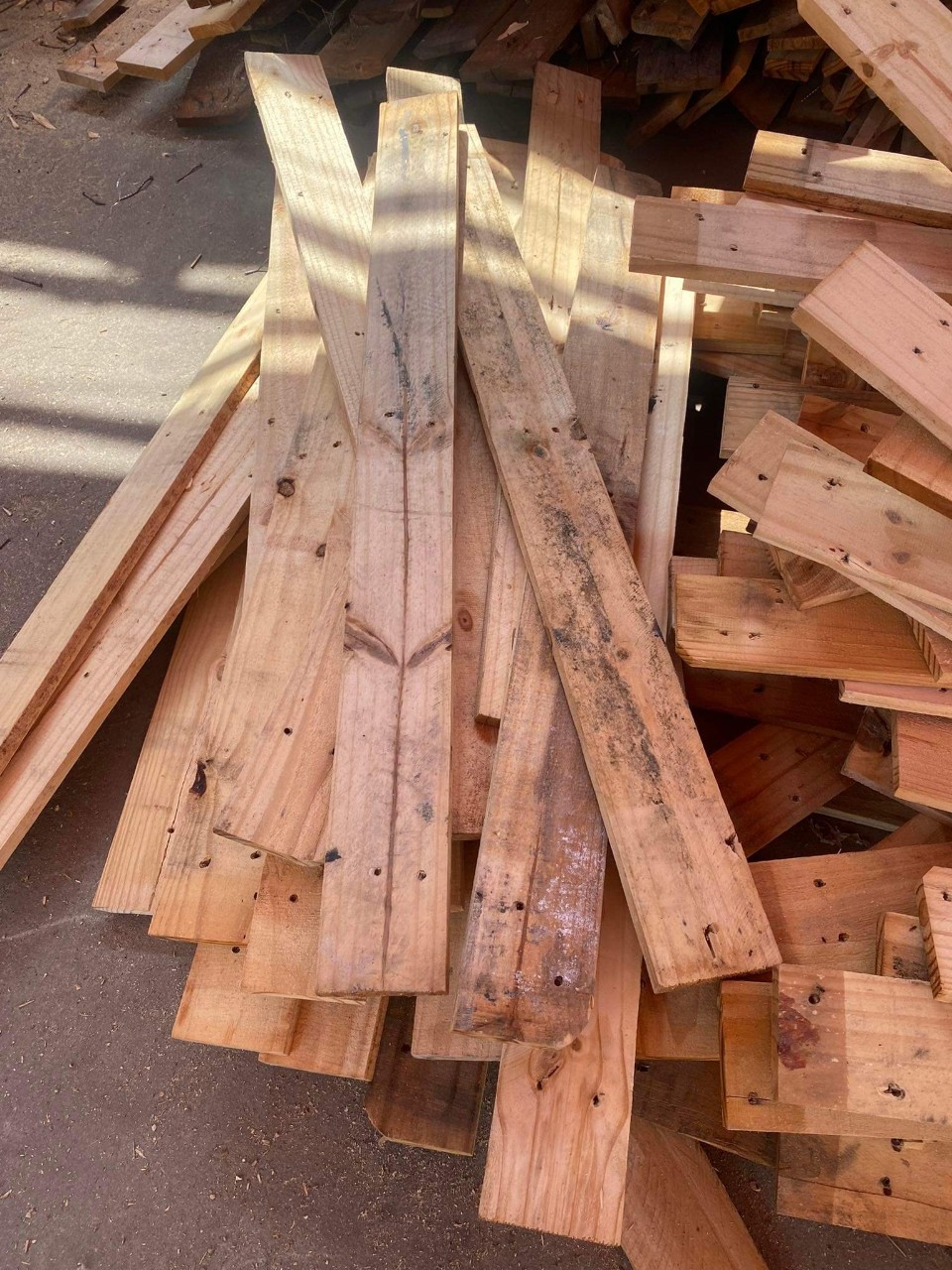 cập nhật giá thành mua bán pallet nhựa gỗ tại nha trang